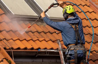 Démoussage et hydrofuge de toiture au Cloître-Saint-Thégonnec